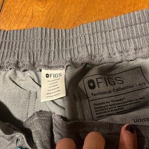 Figs set small bottom xs top